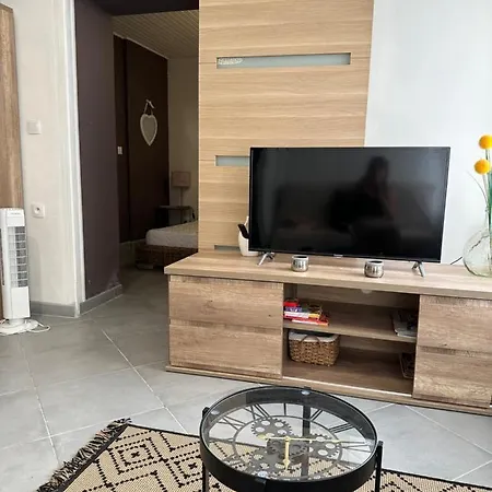 Chez Coco Et Herve Rez-de-chaussee アパート *